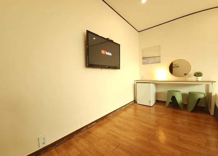 Oyo Myeongdong 5 Hostel *