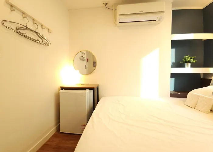 Hostel Oyo Myeongdong 5 *