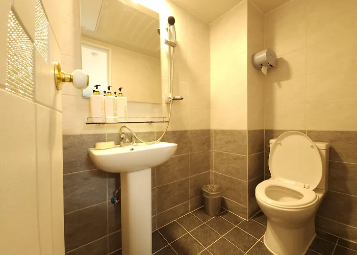 Hostel Oyo Myeongdong 5